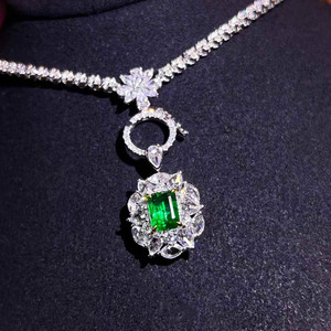 Bague en émeraude naturelle de qualité collectionneur Muzo Green Zambia 0,9 ct, halo de diamants en or 18 carats, 19 pierres, 0,974 ct, bijou de luxe - Product Image 5