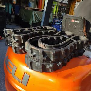 Maquinaria de construcción Pistas de goma para excavadoras Bulldozers Cargador Chasis Piezas de tren de aterrizaje-400*72,5*70 400*73/400 74 - Product Image 6