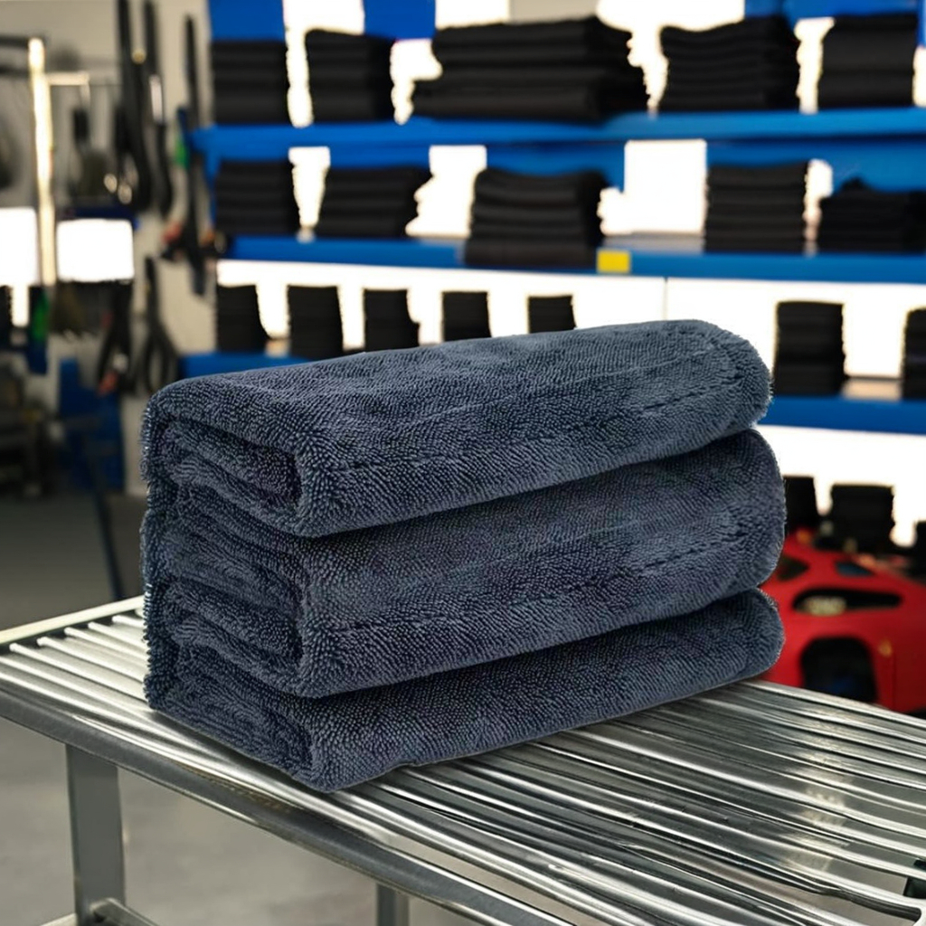 Super Absorbent Edgeless Microfiber Cleaning Cloth Quick-Dry Car Drying Towel Custom Pattern Woven Polyester Material