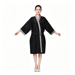 Robe Kimono Noire de Grossiste pour Salon de Coiffure, SPA et Esthétique – Personnalisable avec Logo Client – Idéale pour Soins de la Peau et Bien-être - Product Image 4