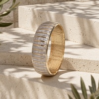 Nouvel ensemble de bracelets en émail nude, bijoux de luxe discret, bracelet plaqué or beige, manchette minimaliste PVD, bijoux inaltérables pour femme