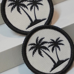 Maßgefertigte Gewebte Aufnäher mit Merrow-Rand, Thermopapier-Rückseite, Gewebte Etiketten für Hüte mit Klettverschluss auf der Rückseite - Product Image 2