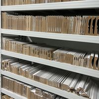 Moulures en bois de pin pré-primées blanches, durables, pour plinthes et encadrements de portes intérieurs, pour projets de construction, vente en gros