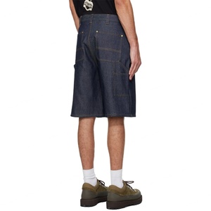 Shorts en jean à double genouillère pour charpentier avec logo personnalisé, en coton épais, coupe large, avec empiècements renforcés, en denim bleu rigide - Product Image 3