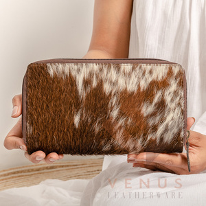 Cartera de cuero genuino para mujer de alta calidad, bolso de mano de diseño largo a la moda con cierre abierto y plumas decorativas - Product Image 2