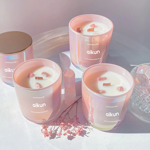 เทียนหอมถั่วเหลือง AIKUN ขายส่ง กลิ่นหอมตามสั่ง แบรนด์ส่วนตัว บรรจุในขวดแก้วสีชมพู ฝาไม้ สำหรับชุดของขวัญ - Product Image 1