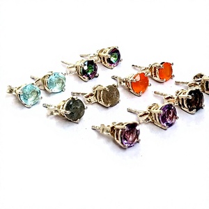 Boucles d'oreilles clous en argent sterling 925 avec pierres précieuses rondes facettées naturelles de 5 x 5 mm, multicolores, pour cadeau - Product Image 2