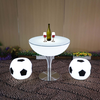 Ensemble de meubles de bar créatifs sur le thème du football Table ronde lumineuse et chaise haute pour hôtel Loisirs KTV Thé Élégant Confortable