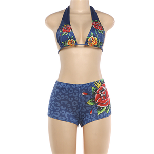 Conjunto de 2 piezas con estampado de rosas para mujer, tendencia de verano, top de sujetador sin espalda y pantalones cortos ajustados, trajes de playa - Product Image 4