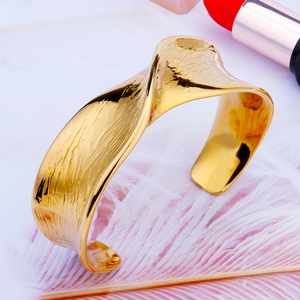 Pulsera de moda de acero inoxidable chapada en oro de 18 quilates recubierta de PVD impermeable de alta calidad - Product Image 1