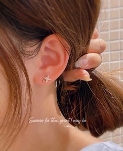Boucles d'oreilles clous en diamant naturel Xinfly, or blanc 18 carats, design double étoile étincelant pour femme, pour usage quotidien ou formel, cadeau d'anniversaire - Product Image 2