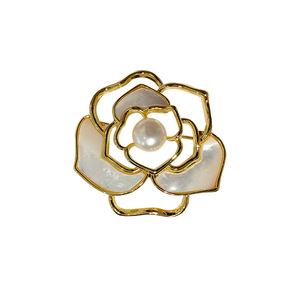 Vintage Französischer Stil Perlen-Kamelie Corsage Elegante Duftende Brosche Hochwertige Damen-Exklusiv-Accessoires für Anzüge - Product Image 5