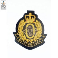 Badges et écussons brodés à la main OEM avec paillettes et fil de bouillon, motif couronne dorée, accessoires d'uniforme en gros