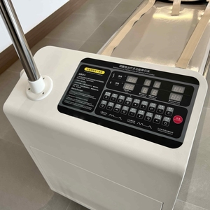 Meja kiropraktik yang dapat disesuaikan dengan traksi 220V 50Hz traksi Lumbar dan meja dekompresi tulang belakang - Product Image 3