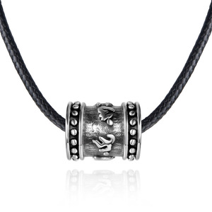 Colgante tibetano con mantra de seis sílabas, cuentas cilíndricas, cordón de cuero en tono plateado, collar con amuleto religioso SP523 - Product Image 1