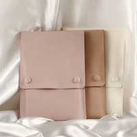 Sac à bijoux en daim doux en microfibre avec cordon de serrage avec estampage d'aluminium pour une utilisation de cadeau de mariage