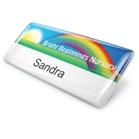 Badge nominatif personnalisé en gros avec logo, coloré, en PVC, avec dôme époxy, plaque nominative magnétique bon marché en vrac pour vêtements