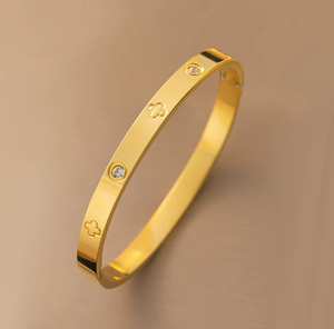 Brazalete de Mujer al por Mayor, Estilo Europeo y Americano, Chapado en Oro, Acero Inoxidable con Incrustaciones de Diamantes, Diseño de Flores y Corazones - Product Image 4