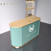 Bureau de réception moderne minimaliste en bois courbé rose avec éclairage LED, design écologique pour bureau, hôtel, école, hôpital, salon de beauté