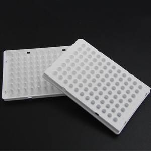 แผ่น PCR ยี่ห้อ Yongyue 96 หลุม 100L สีขาว แบบขอบโค้งครึ่งวงกลม ก้นแบน ฆ่าเชื้อได้ สำหรับใช้ในห้องปฏิบัติการ - Product Image 2