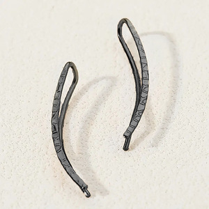 Pendientes de aro E3359 Moon Cuff, negros y dorados, de aleación de zinc, unisex, joyería de moda. - Product Image 6