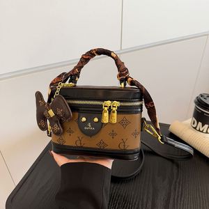 Fashionable Lady's Style <b>square</b> Handbag. It Is Made of PU Material. the Inner Lining Is Made of Polyester.5108 - Product Image 4