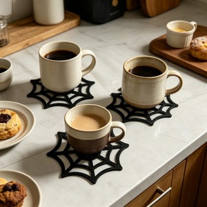 Sottobicchiere a forma di ragnatela in stile dark, design cavo, isolante termico e antiscottatura, tappetino antiscivolo per tazze da caffè e bicchieri d'acqua - Product Image 3