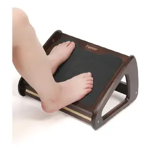 工作时书桌下的可调脚垫，书桌下符合人体工程学的脚凳