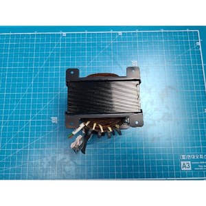 Transformador de Potencia Toyozumi 2H245 Usado Como Está, Piezas de Equipos Semiconductores de Época - Product Image 3