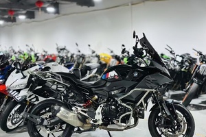 Motocicleta Deportiva de Aventura BMW <span class=keywords><strong>F900XR</strong></span> - Diseño de Aventura Premium, ABS en Curvas e Ideal para Recorridos Todoterreno - Product Image 4