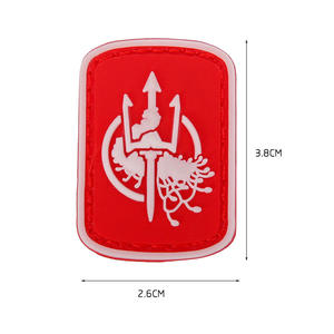 Nuovo Badge Mini in PVC Goffrato Ecologico Resistente all'Acqua, Stile Semplice 3D, 2.6x3.8cm, Cult Leader God Sea's Fork, Punisher Back - Product Image 3