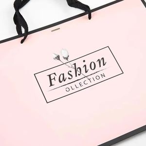 Bolsas de Papel Personalizadas al por Mayor, Bolsas de Cartón de Lujo con Logotipo en Lámina Plateada para Empaque de Ropa, para Boutiques y Tiendas - Product Image 6