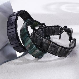 Bracelet Boho en pierre de neige naturelle fabriqué à la main Bracelet délicat en perles de pierres précieuses réglables pour bijoux de mode pour homme - Product Image 1