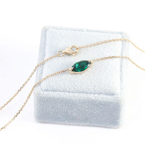 Collier pendentif en or jaune massif 14 carats avec émeraude de laboratoire, style vintage élégant, coupe marquise, émeraude de laboratoire zambienne - Product Image 5