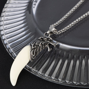 Collar Wolf Tooth para hombre, colgante de animal de acero de titanio, cadena con cabeza de lobo de resina, regalo SP1038 - Product Image 3