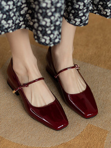 <span class=keywords><strong>Scarpe</strong></span> da Donna Primaverili in Vernice Rossa con Punta Quadrata, <span class=keywords><strong>Tacco</strong></span> <span class=keywords><strong>Basso</strong></span> Spesso, Stile Retrò Francese con Cinturino - Product Image 3