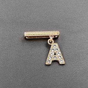 จี้ตัวอักษรประดับเพชรหรูหราสำหรับสายนาฬิกา - Product Image 3