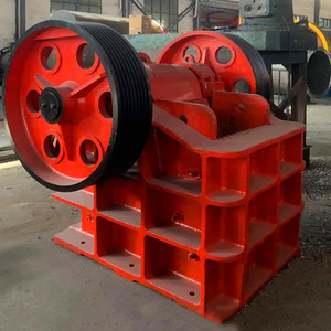 Concasseur à mâchoires de 15 t/h de capacité, rouge, équipement industriel de traitement de pierres pour l'exploitation minière - Product Image 1