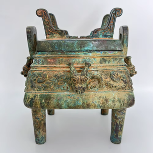 상주 왕조 스타일 복잡한 타오 티 마스크 모티브가있는 청동 의식 용기 스퀘어 딩 - Product Image 2