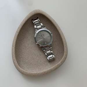 Montre à quartz pour femme, gris argenté, simple, classique, tendance, polyvalente, élégante, transfrontalière, <span class=keywords><strong>en</strong></span> <span class=keywords><strong>direct</strong></span> 29 - Product Image 6