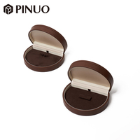 Boîte à bijoux PINUO en cuir marron, boîte à bijoux ronde pour bagues et boucles d'oreilles, fente en velours, logo personnalisé, boîte à bijoux de luxe