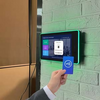 Tablette Android 10 pouces avec lecteur RFID et lecteur NFC frontal, et barre lumineuse LED environnante pour la réservation de chambres