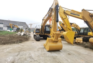 Excavatrice hydraulique sur chenilles Caterpillar CAT 330DL d'occasion, fabriquée au Japon, moteur CAT d'origine, bon état de marche - Product Image 2