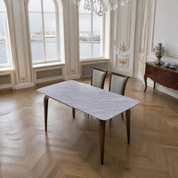 Ensemble de table à manger carrée en ardoise rustique de style farmhouse avec bancs et chaises pour maison de campagne