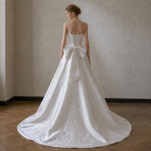Abito da sposa stile Hepburn con fiocco, senza spalline, con perline, in tulle e applicazioni in pizzo, strascico a cappella, lunghezza a terra, silhouette a sirena/tromba - Product Image 3