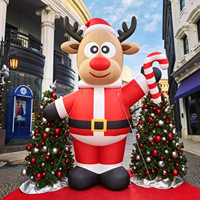 Élan en peluche gonflable personnalisé en costume de Père Noël tenant une canne à bonbons pour décorations de Noël