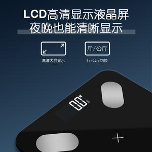 เครื่องชั่งน้ำหนักอัจฉริยะ หน้าจอดิจิตอล รับน้ำหนักได้ 180 กก. สีดำ รูปทรงสี่เหลี่ยมผืนผ้า ใช้พลังงานจากแบตเตอรี่ เหมาะสำหรับใช้ในบ้านและฟิตเนส - Product Image 3