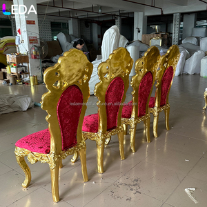 LEDA les chaises et les canapés de mariage rouge utilisés par la mariée et le marié, le trône de canapé dans le style royal, tous disponibles à la vente. - Product Image 3
