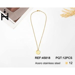 Collana con Ciondolo Lettera F Placcata Oro in Acciaio Inossidabile, Gioielli Minimalisti da Donna, Catena a Maglia Quadrata 1,9 Cm - Product Image 3