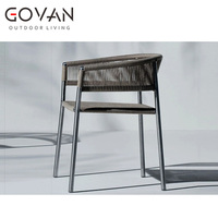 Fauteuil de salle à manger d'extérieur moderne et minimaliste, structure en acier inoxydable massif, siège confortable, hôtel, restaurant, patio, jardin